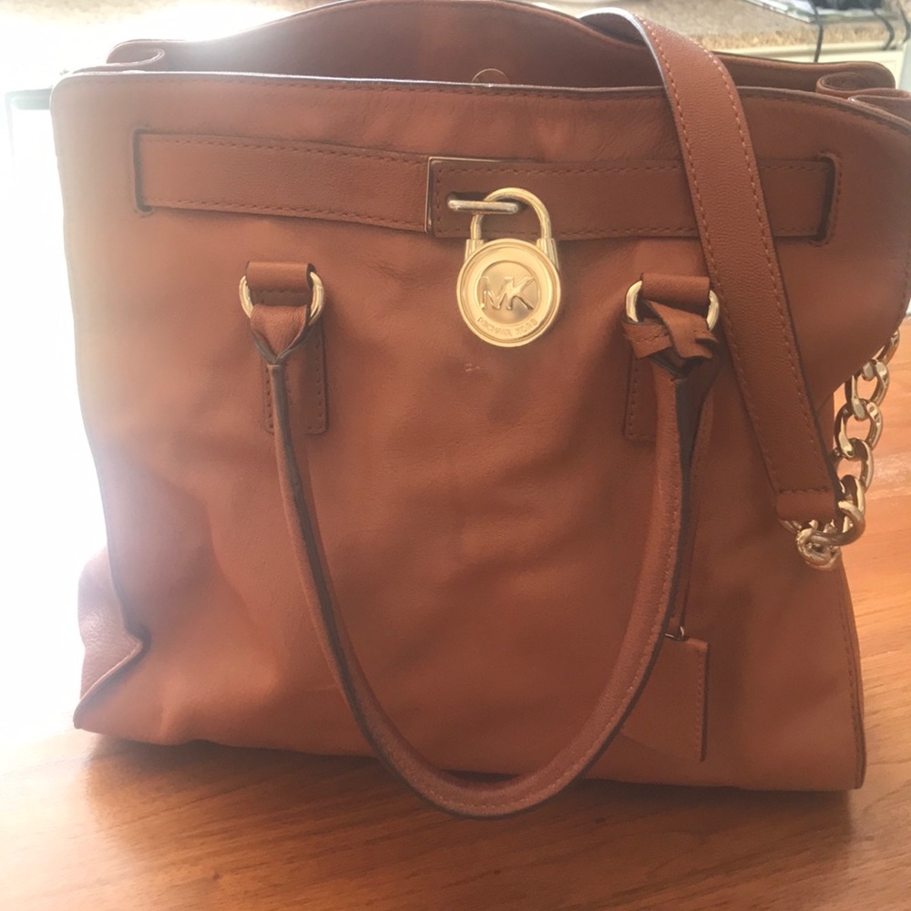 Michael Kors pocket book